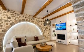 Petrino Two-Bedroom House In Mirthios